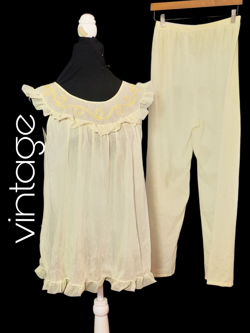 Vintage 1950s Two-Piece Pajama Set in Pale Yellow - Picture 3 of 5